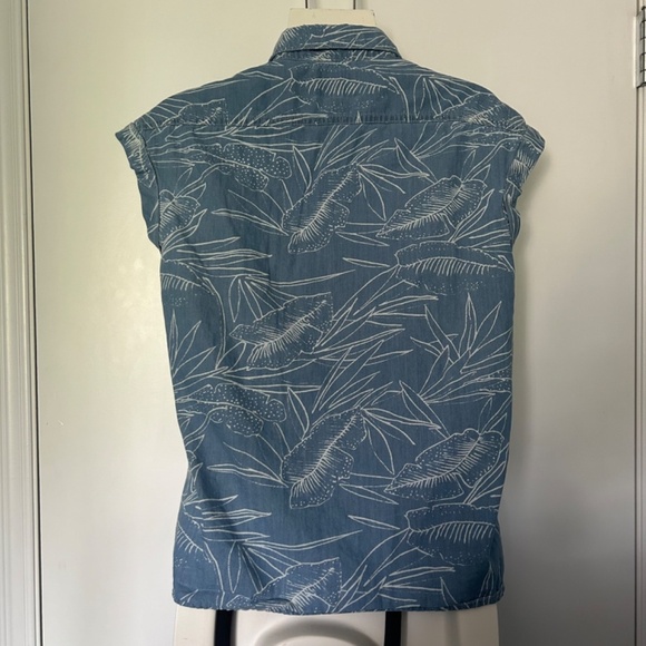 Vans Light Blue Leaf Print Rolled Cap Sleeve Button Down Top - Picture 4 of 12